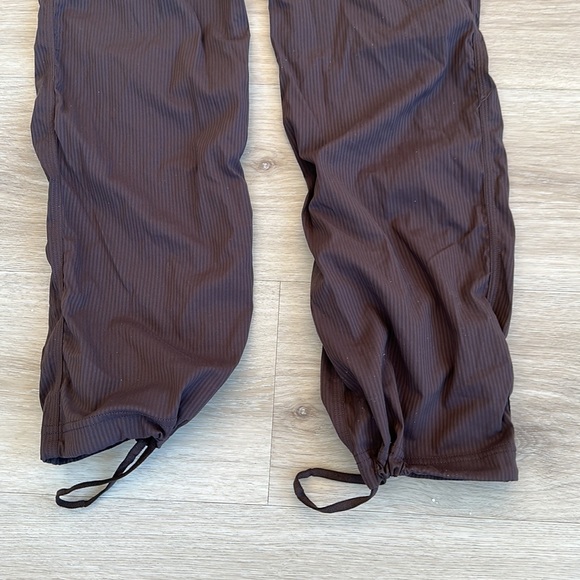 Lululemon Dance Studio Mid-Rise Pant
Regular color espresso woman’s size 0 to 14 - Picture 9 of 10